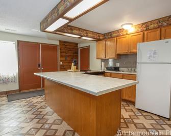 Experience Hudson charm in our spacious 3-bedroom retreat - Hudson - Cocina