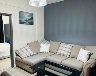 2 Bedroom Double bed in East London is Located in the Newham District of London, - London - Living room