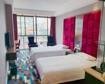 Amy Crystal Business Hotel - Hechi - Habitación