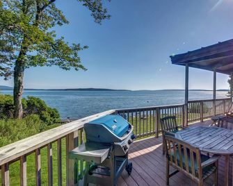 Wings Cottage - Oceanfront! - Trenton - Balkon