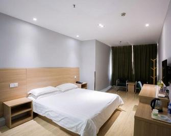 Motel 168 (Fuyang Railway Station) - Fuyang - Habitación