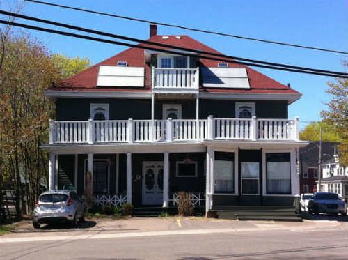 Colonial Charm Inn Bed & Breakfast - שרלוטאון - בניין