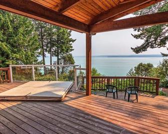 Brinnon · View /Sauna/Massage Chair/Oysters on the Water - Brinnon - Balcón