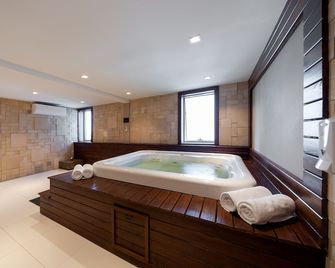 Hotel Laghetto Stilo Higienópolis - Porto Alegre - Zwembad