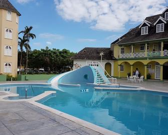 Almond Grove at Sand Castle - Ocho Ríos - Piscina