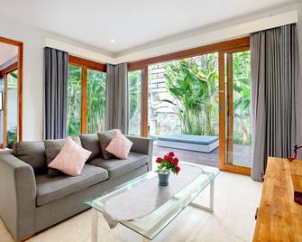 The Jimbaran Villa by Ini Vie Hospitality - South Kuta - Living room