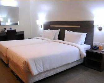 Confident Amoon - The Glamour Spa and Resort - Bangalore - Makuuhuone