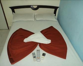 Eden Guest House & Dormitory - Hostel - Mumbai - Bedroom