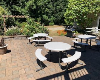 The Ultimate! Warmer Location, Spacious, Perfect For Golfers, Families, Pets - Bandon - Patio