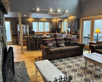 Sugarloaf West Mountain Summit Lodge - Carrabassett Valley - Sala de estar