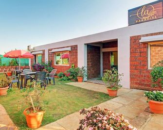 Treebo La Paradise with Swimming Pool - Mahabaleshwar - Outdoor view