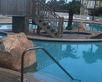 Vacation Paradise At Purple Parrot Resort Relax At The Tiki Bar New On - Perdido Key - Piscina