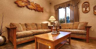 Best Western Holiday Hotel - Coos Bay - Living room