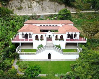 Lakefront Spanish Colonial Home with Panoramic views of Lake Atitlan - San Juan La Laguna - Building