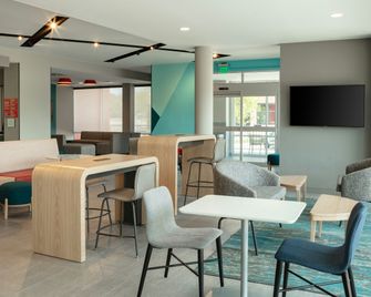 Avid Hotel Madison - Monona By IHG - Monona - Restaurante