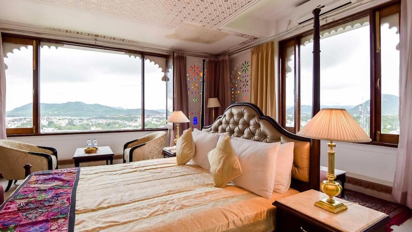 Hotel Raj Kuber