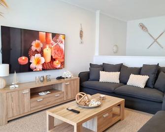 Hamilton House - Port Hughes - Living room