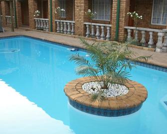 Airport Inn Bed And Breakfast - Kempton Park - Bể bơi