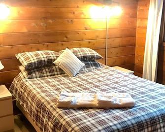 Riverside Bragg Creek Cabin in the Heart of Town - Bragg Creek - Habitación