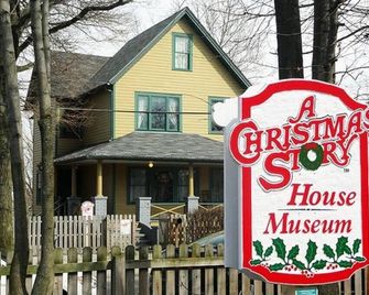 Next 2 Christmas Story House/Tremont/5min downtown - Cleveland - Building