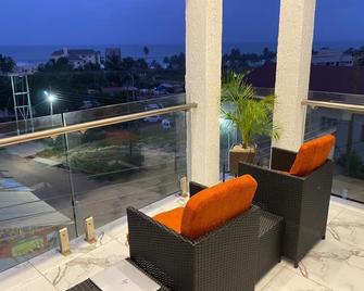 Chic 1-bedroom apartment with AC and WiFi in marvelous Kokrobite - Kokrobite