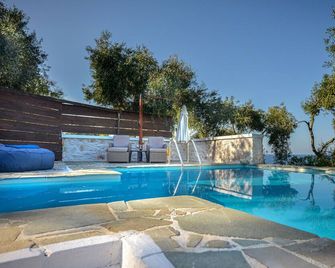 Paxos Blue - Gaios - Pool