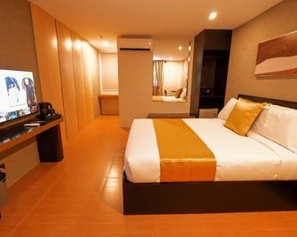 The Quarters by Rosey - Cabanatuan City - Bedroom
