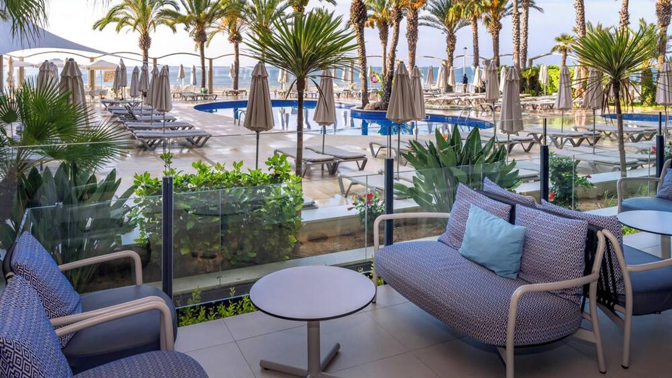 Caprici Beach Hotel & Spa