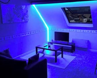 L ' Omerta - Montluçon - Salon