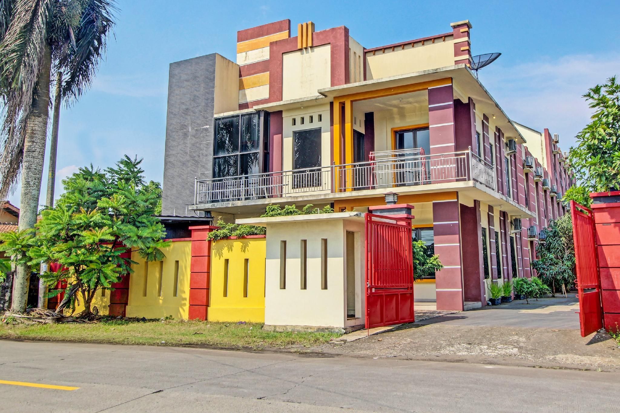 Collection O 91666 Meyli Guesthouse - Cilacap - Building