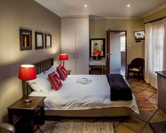 Room In B&B - Peaceful Guest Room With Double Bed And Kitchen, Near Port Elizabeth - Port Elizabeth - Bedroom