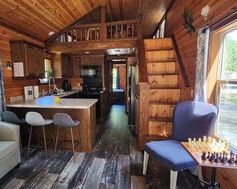 Emberglow Outdoor Resort - Mill Spring - Cocina