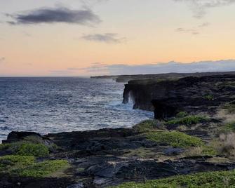 The Aloha Green House Retreat with Ocean Views! - Naalehu