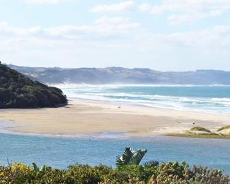 Buccaneers Lodge & Backpackers - Cintsa - Playa