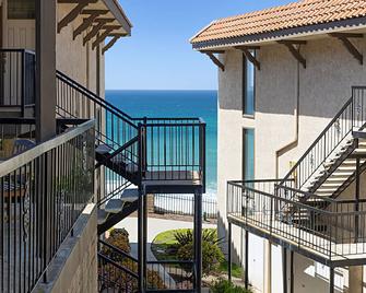 Sea Den - Cozy Coastal Condo Near Beach, Restaurants, Pool, Fun - Solana Beach - Balcony