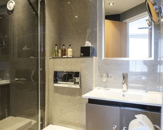 The Fox & Goose Hotel - London - Bathroom