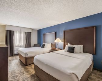 ريد ليون إن آند سويتس سيكويم - سقيم - غرفة نوم