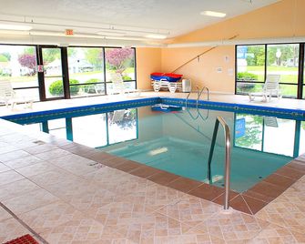 Baymont by Wyndham Springfield - Springfield - Pool