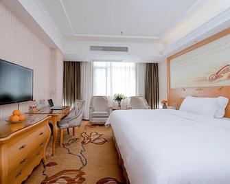 Vienna Hotel Jiujiang Railway Station - Jiujiang - Bedroom