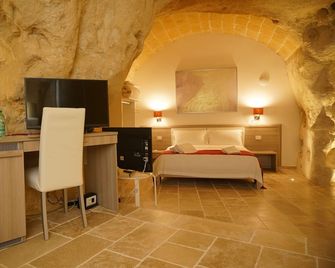 Cinque Elementi Sassi Matera - Matera - Schlafzimmer