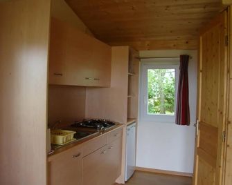 Camping Les Graves - Saint-Pierre-Lafeuille - Kitchen