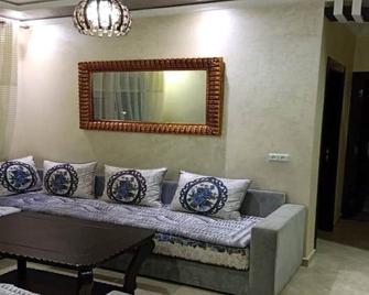 New residence 3min the beach apprt (10) - Martil - Wohnzimmer