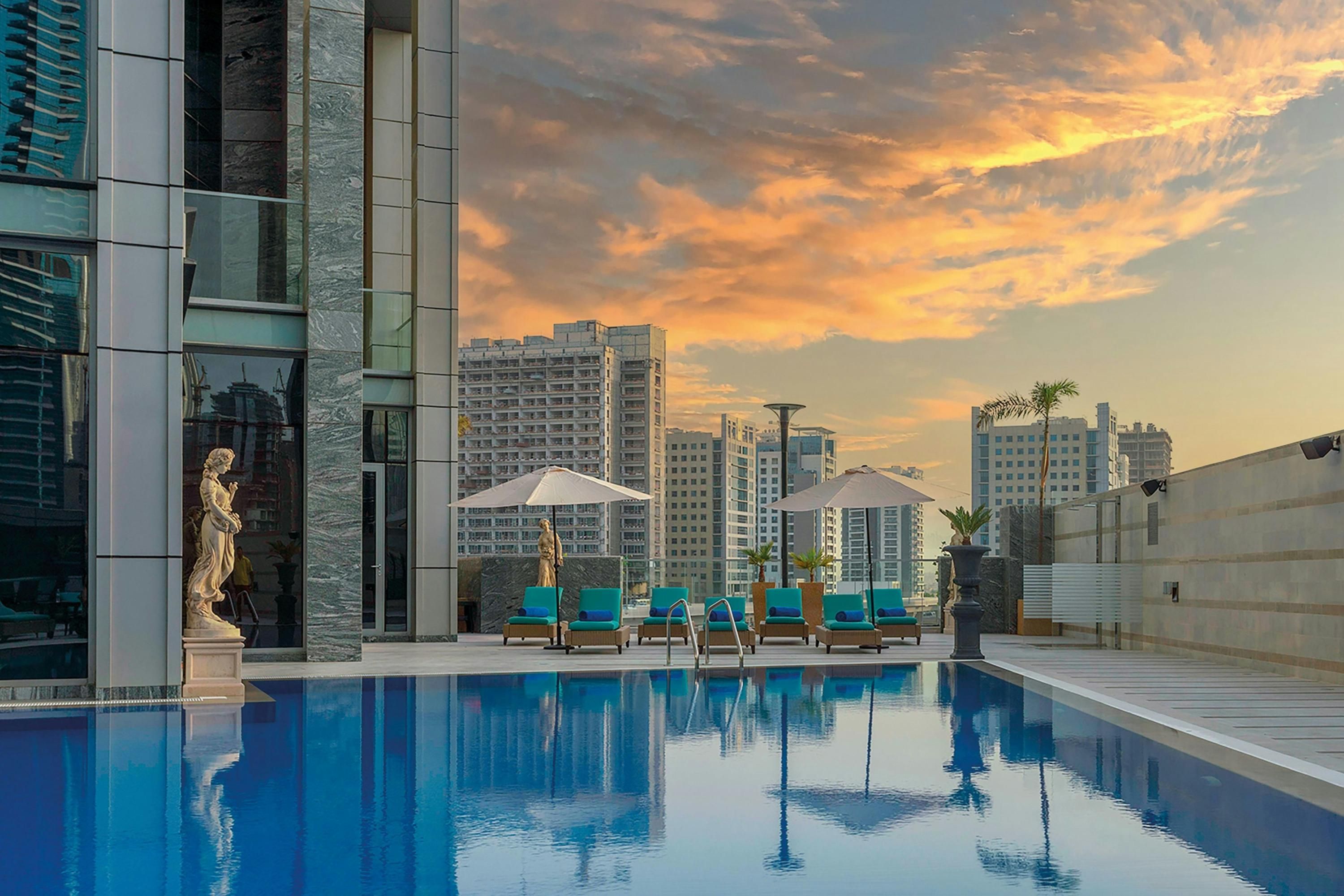 Renaissance Business Bay Hotel, Dubai - דובאי - בריכה