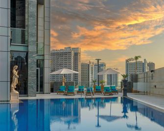 Renaissance Business Bay Hotel, Dubai - דובאי - בריכה