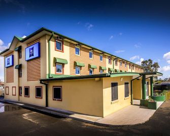 Ibis Budget Casula Liverpool - Casula - Gebäude