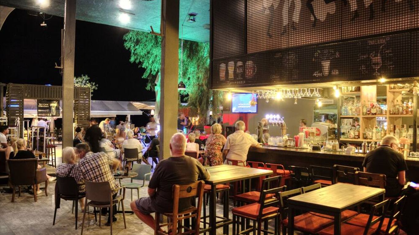 مانويلا هوتل