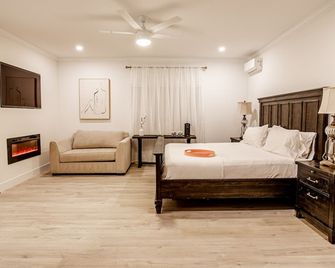 Stunning Hillcrest San Diego Zen Studio Outdoorliving Hottub Rainshower Jacuzzy - San Diego - Bedroom