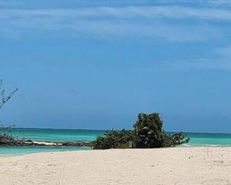 Strawberry Bungalow On Fountain Bay - The Bight - Playa