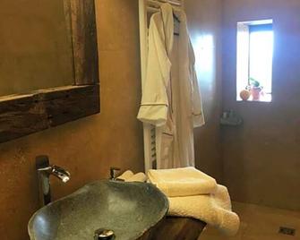 Number 10 Locanda B&B - Belvedere Langhe - Bathroom