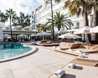 費雷爾馬里斯坦尼公寓酒店 - 阿庫迪亞 - 阿爾庫迪亞 - 游泳池